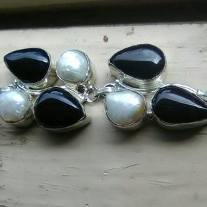 Onyx and pearl bracelet